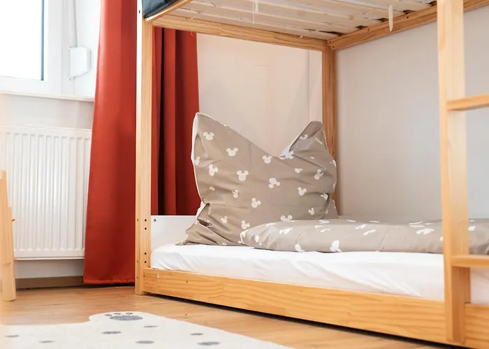 Bunter Hund Apartments - Zentrales Apartment, Parkplatz, Wintergarten, Kinderzimmer