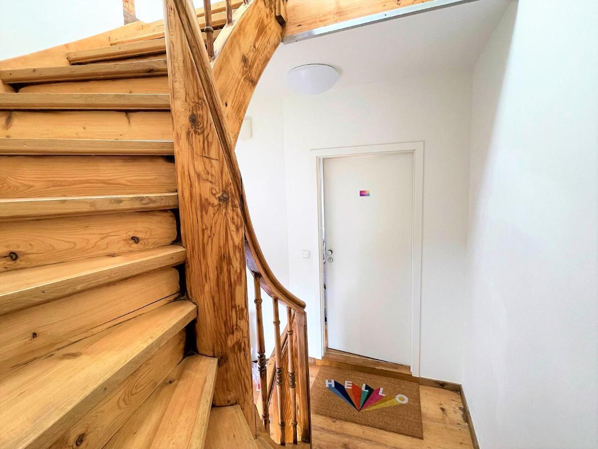 Bunter Hund - Zentrales Apartment, Parkplatz, Wintergarten, Kinderzimmer