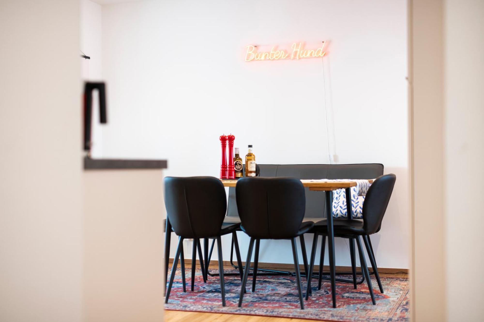 Bunter Hund - Zentrales Apartment, Parkplatz, Wintergarten, Kinderzimmer Apartment