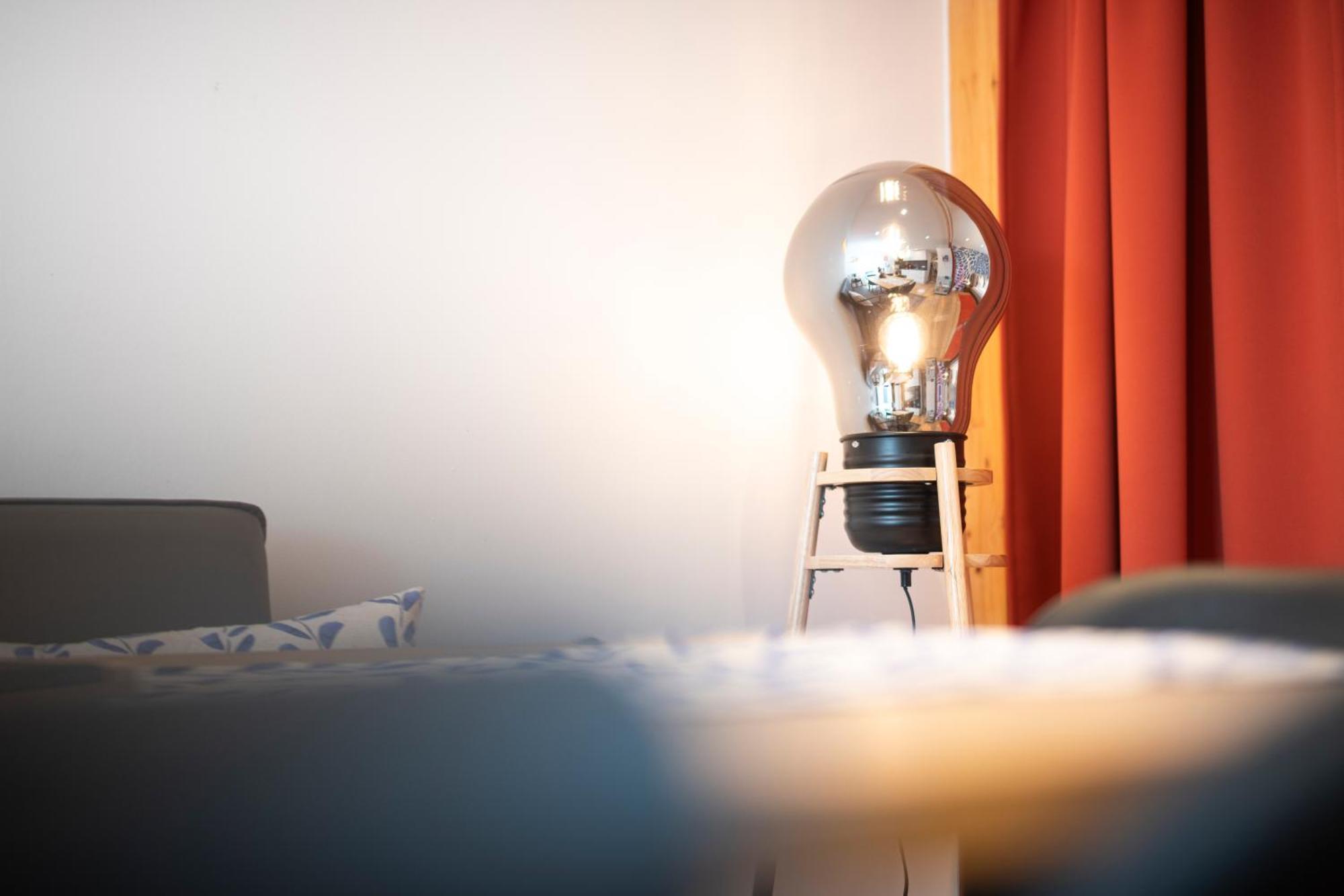 Bunter Hund - Zentrales Apartment, Parkplatz, Wintergarten, Kinderzimmer Apartment *