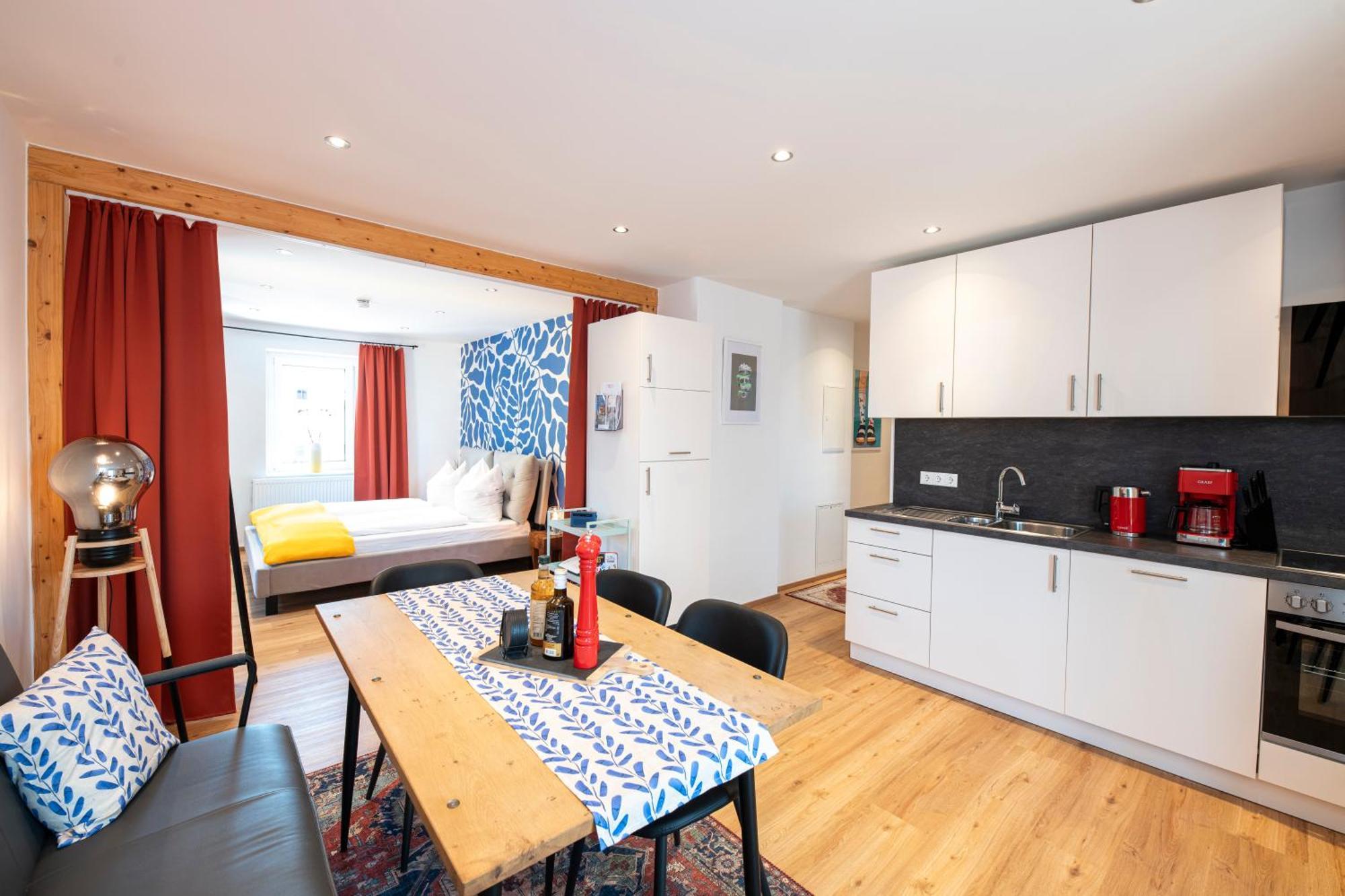 Bunter Hund - Zentrales Apartment, Parkplatz, Wintergarten, Kinderzimmer