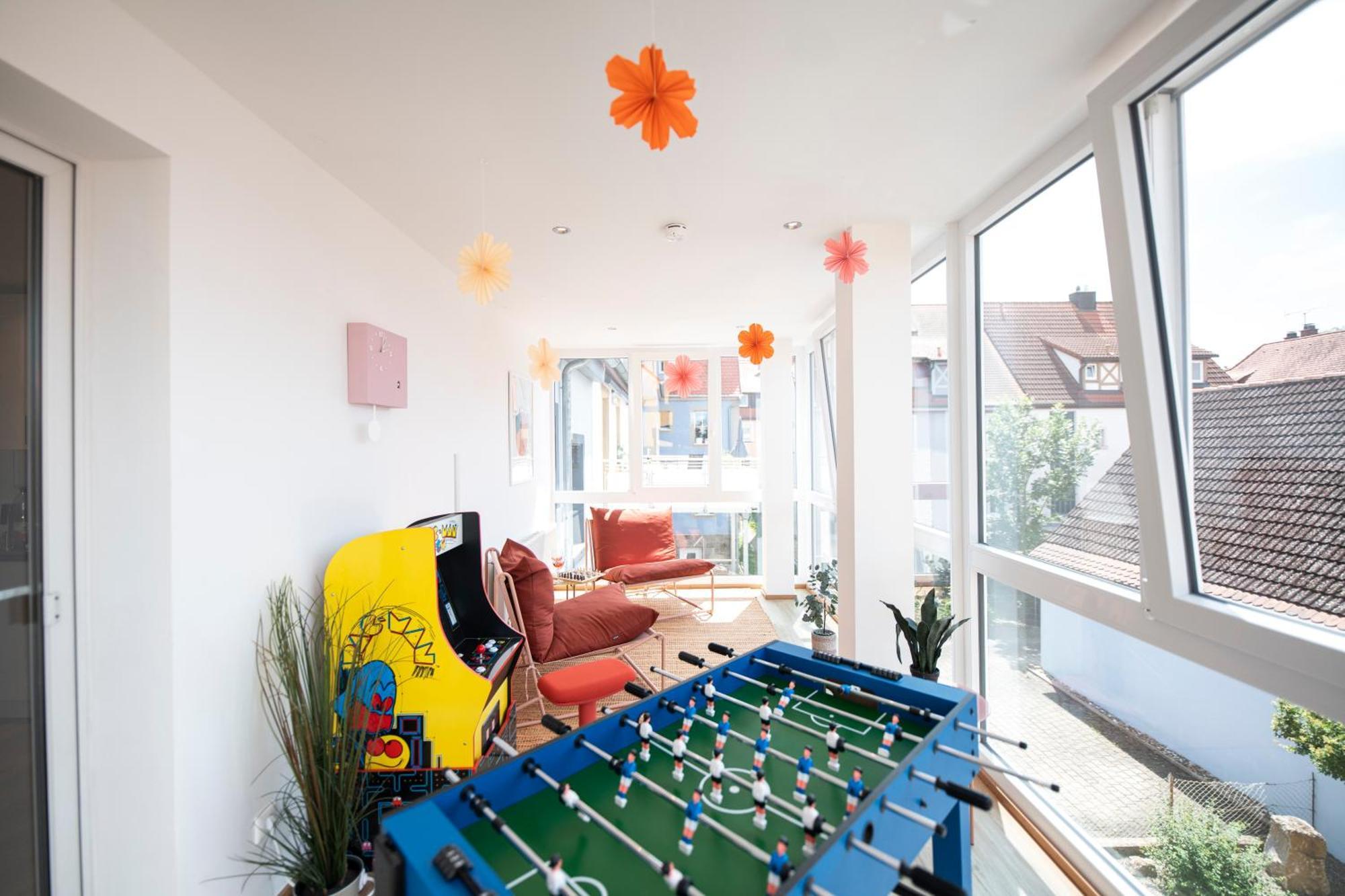 Bunter Hund - Zentrales Apartment, Parkplatz, Wintergarten, Kinderzimmer *