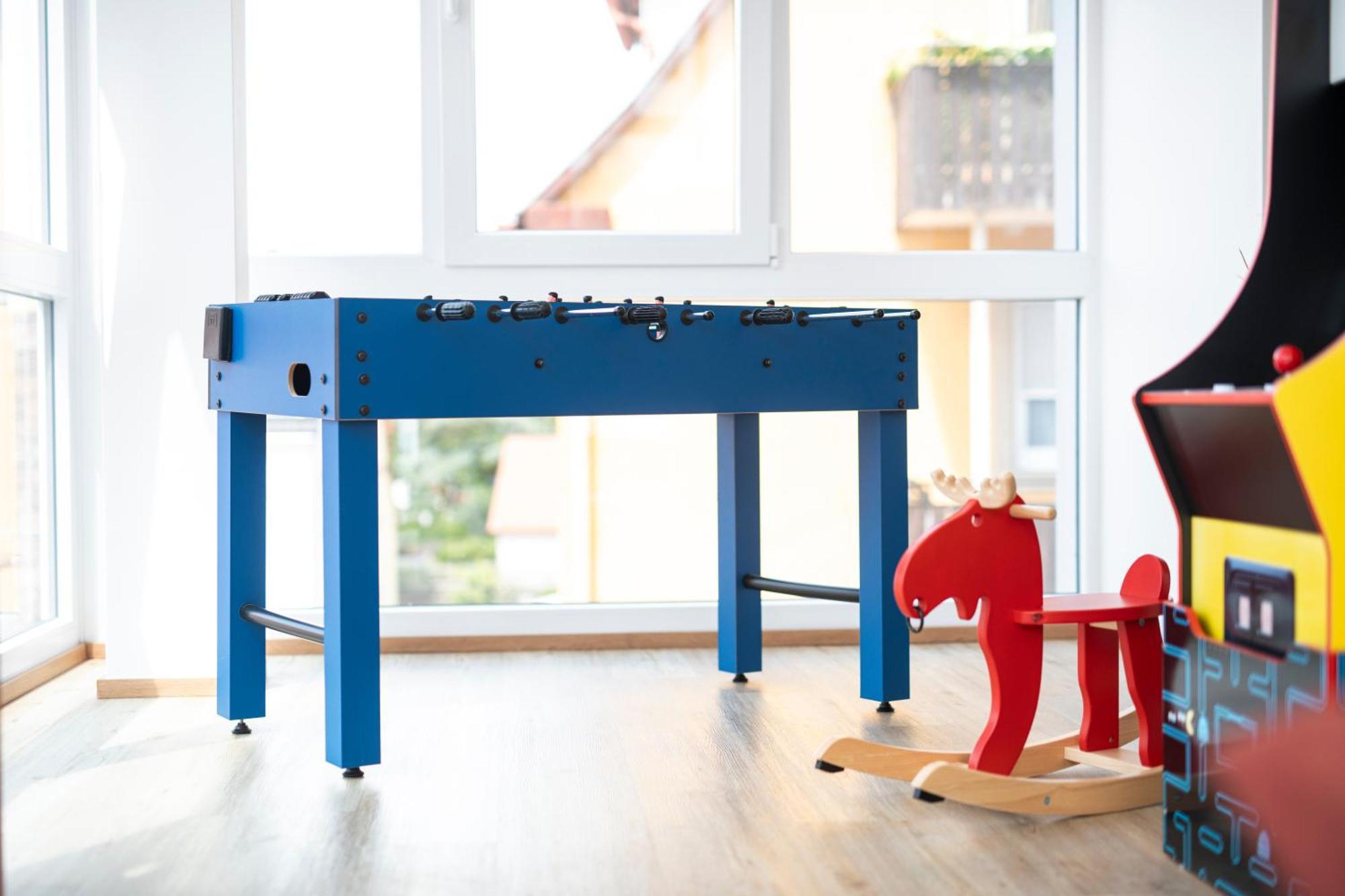 Bunter Hund - Zentrales Apartment, Parkplatz, Wintergarten, Kinderzimmer